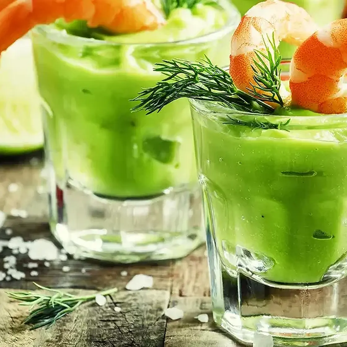 Verrines d'avocat, crevettes et pamplemousse