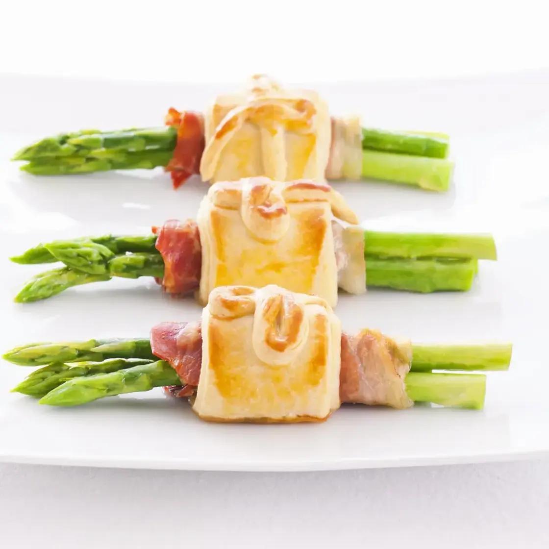 Bouchée d'asperges vertes au jambon cru