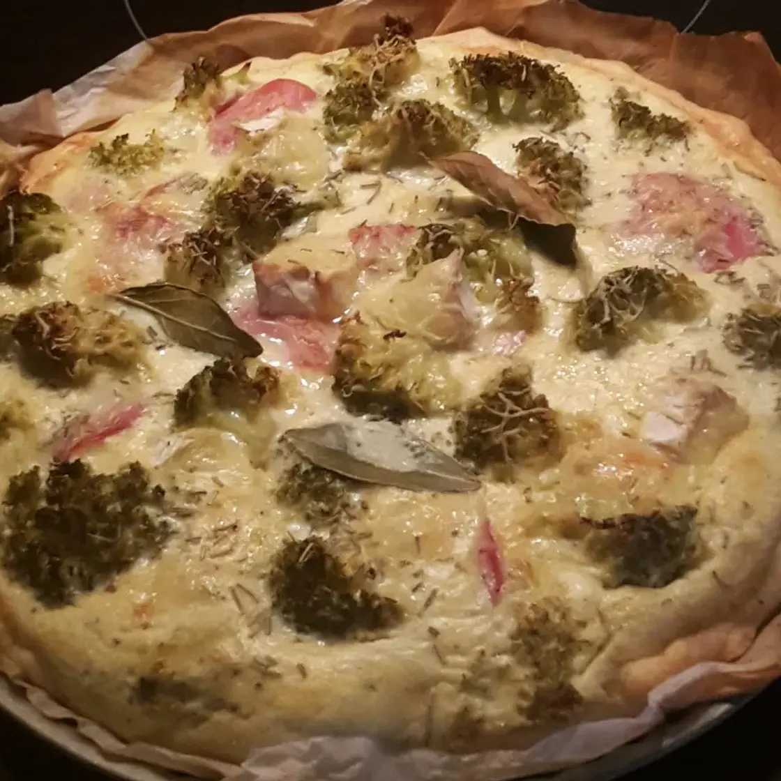Quiche aux brocolis, chèvre et roquefort
