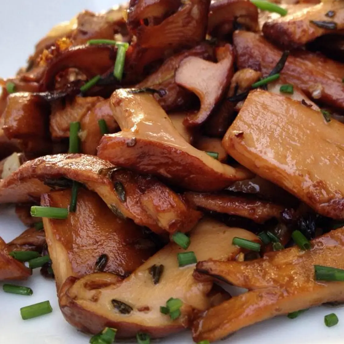 Garlic and Thyme Pan Seared Mushrooms