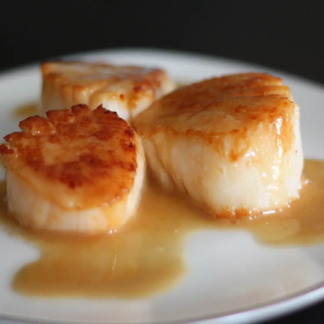 Seared Scallops with Garlic Beurre Blanc