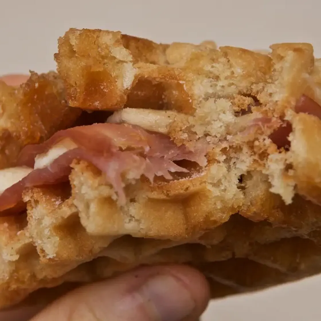 Gaufre brunch, bacon, banane et sirop d'érable