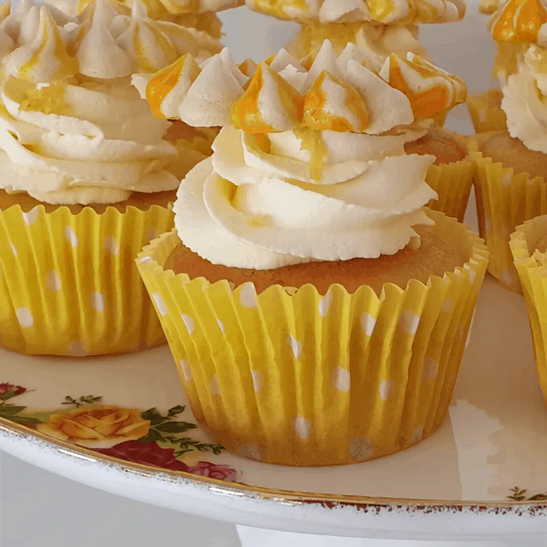 Keto Lemon Meringue Cupcakes