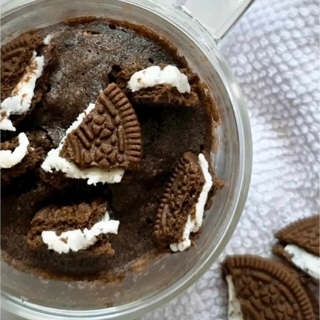 EASY Oreo Mug Cake Recipe (Quick + ONLY 4 Ingredients!)