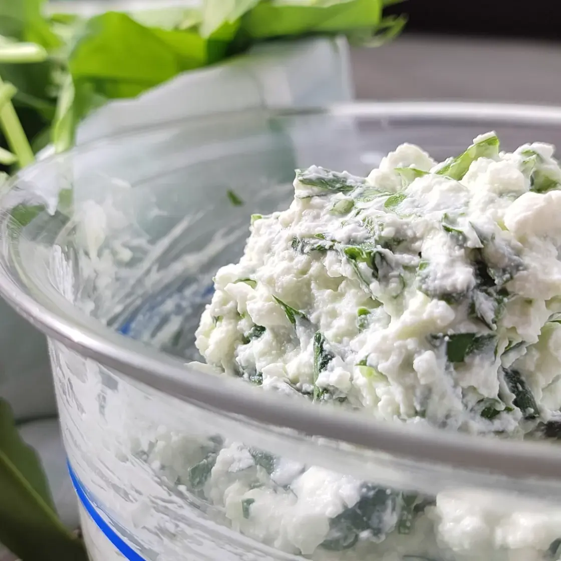 Simple Wild Garlic with Cottage Cheese Breakfast