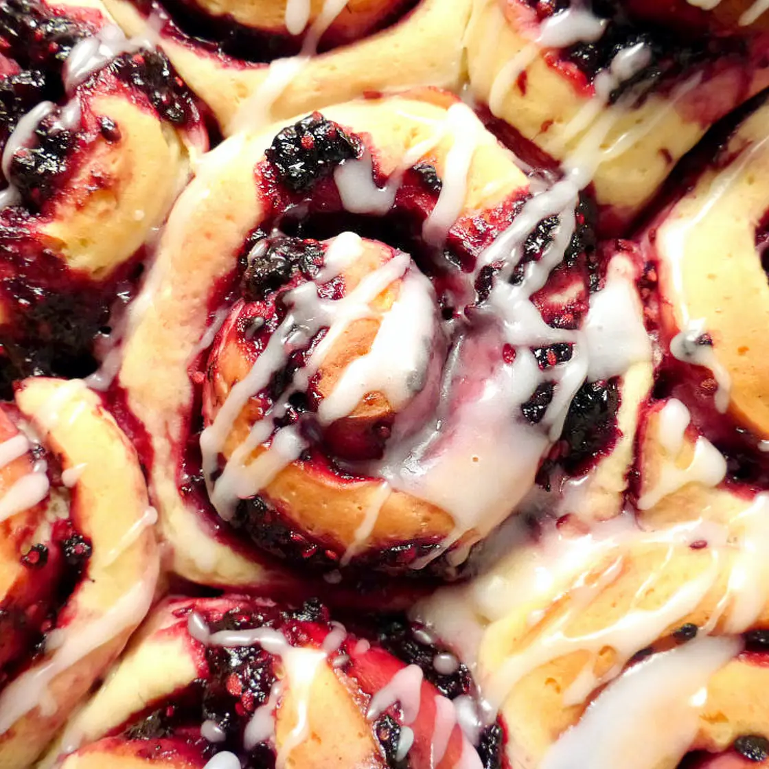 Blackberry Skillet Overnight Buns (Bread Machine)