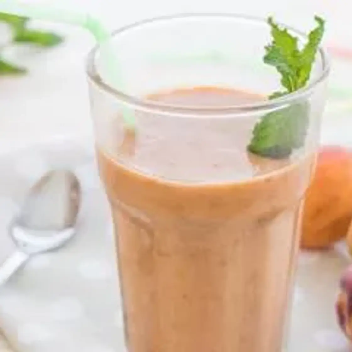 Frullato di albicocche e yogurt