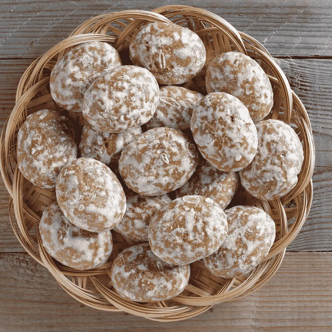 Russian Pryaniki (Spiced Honey Cookies)