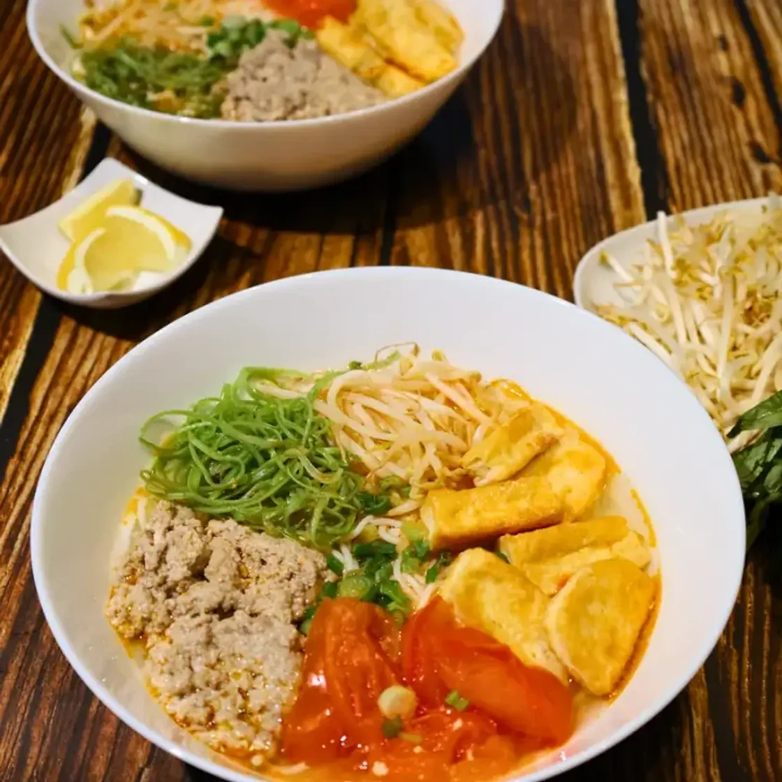 Vietnamese Crab Noodle (Bún Riêu Cua)