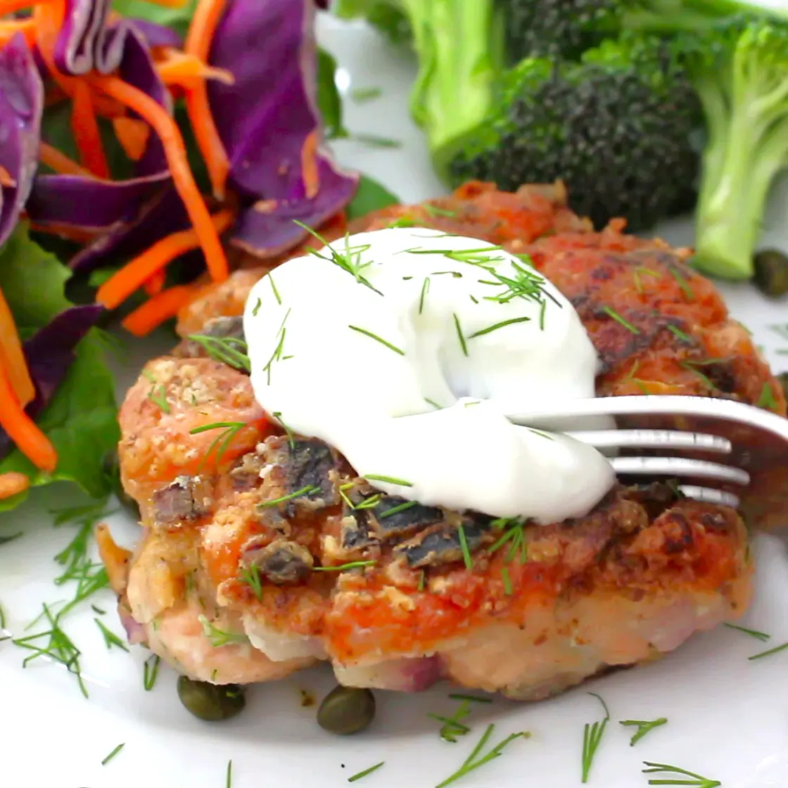 Salmon Burgers with Lemon Dill Sauce