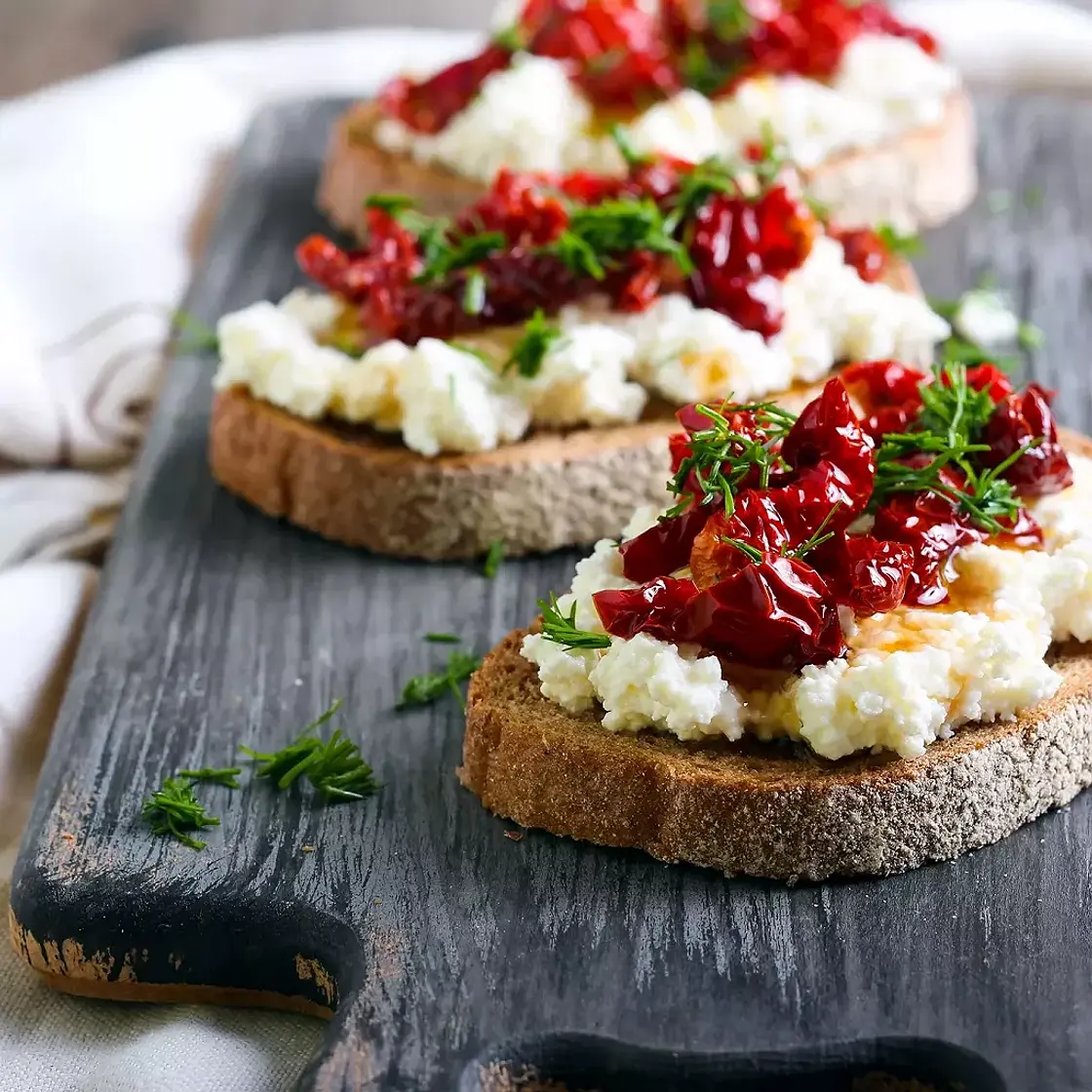 Bruschetta tomates séchées et ricotta
