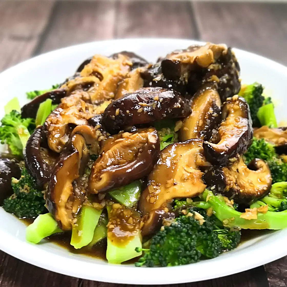 Broccoli and Shiitake Mushrooms in Oyster Sauce