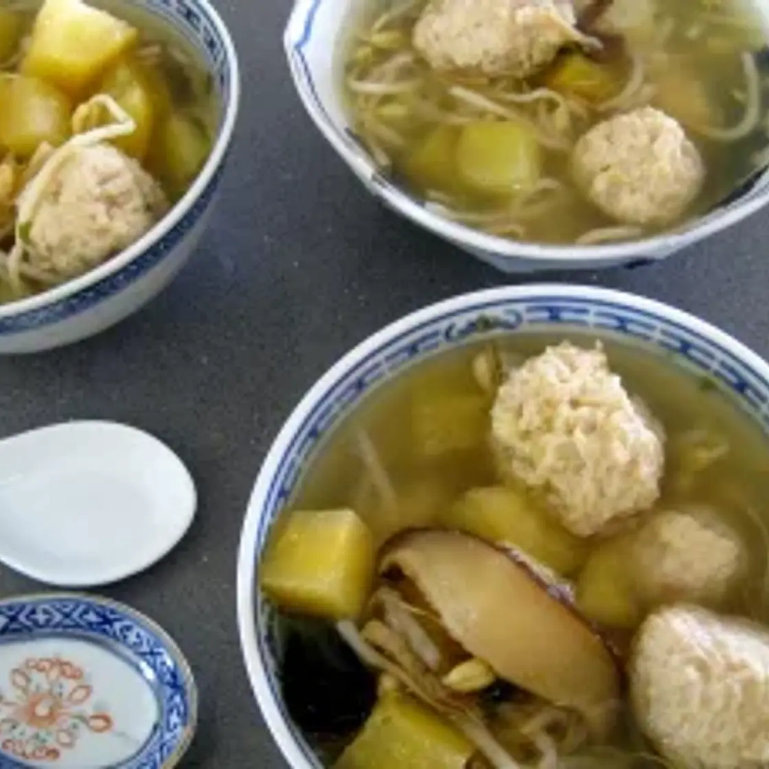Potage chinois aux boulettes de poulet