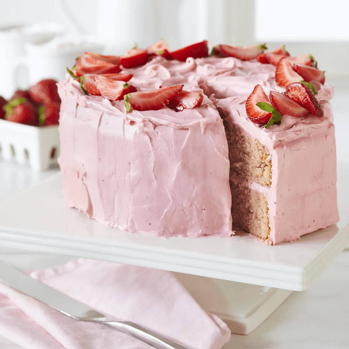 Strawberry Cake with Fresh Strawberries