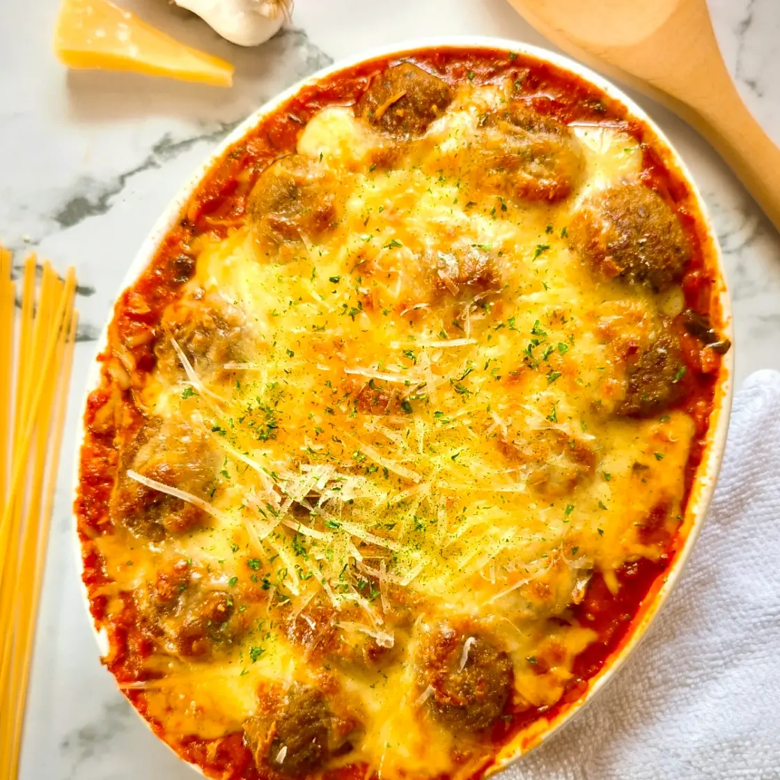BEST Baked Spaghetti and Meatballs Recipe (Casserole Bake!)