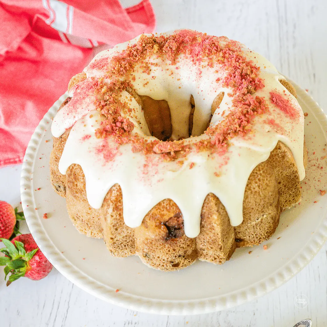 Easy Fresh Strawberry Crunch Cake Recipe (Bundt)