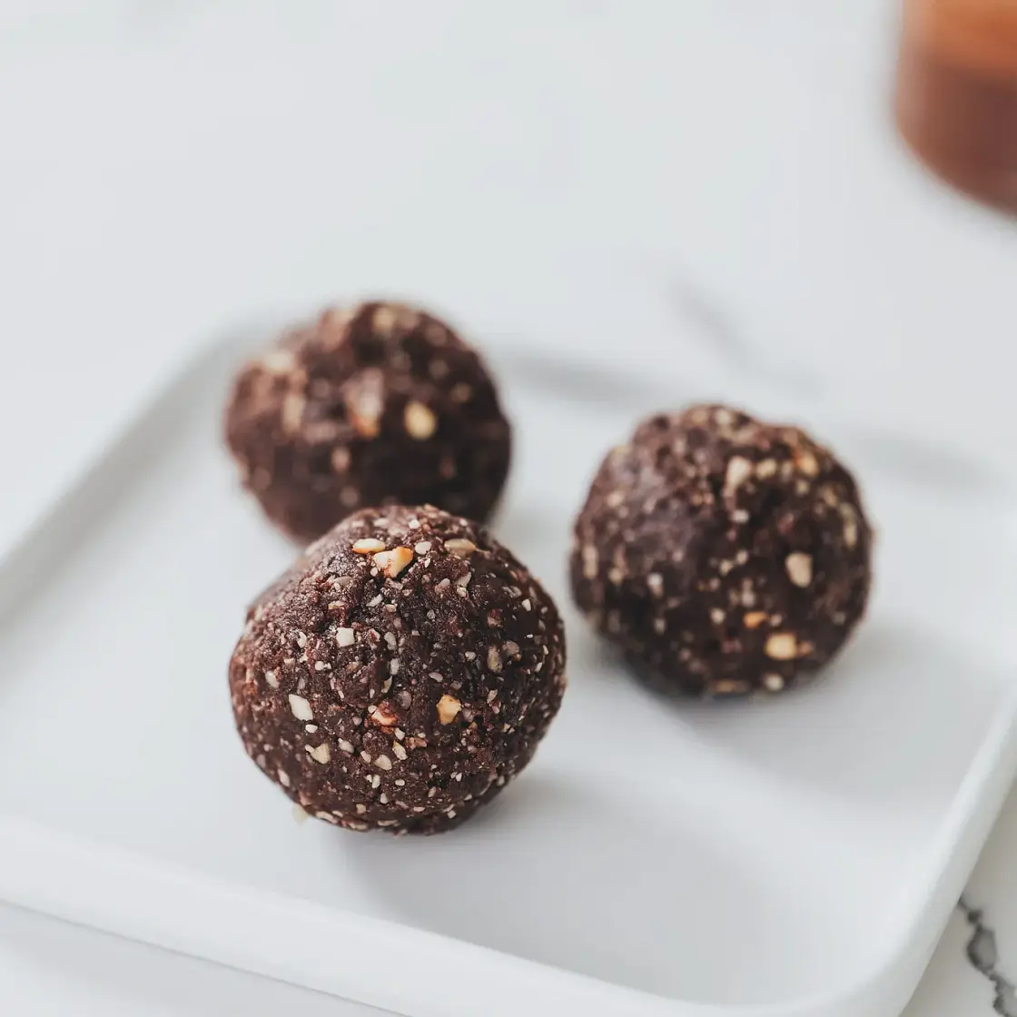 4-Ingredient Healthy Ferrero Balls