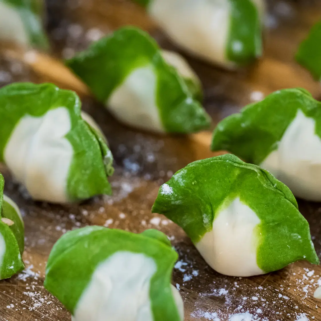 THE ART OF DUMPLINGS – Jade Cabbage with Prok Filling (翡翠白菜饺子)