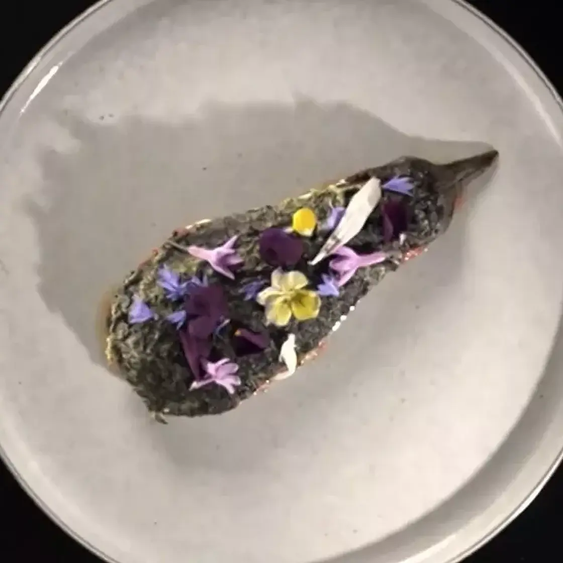 Aubergine fumée, chutney de fraises, pico de gallo au barbecue