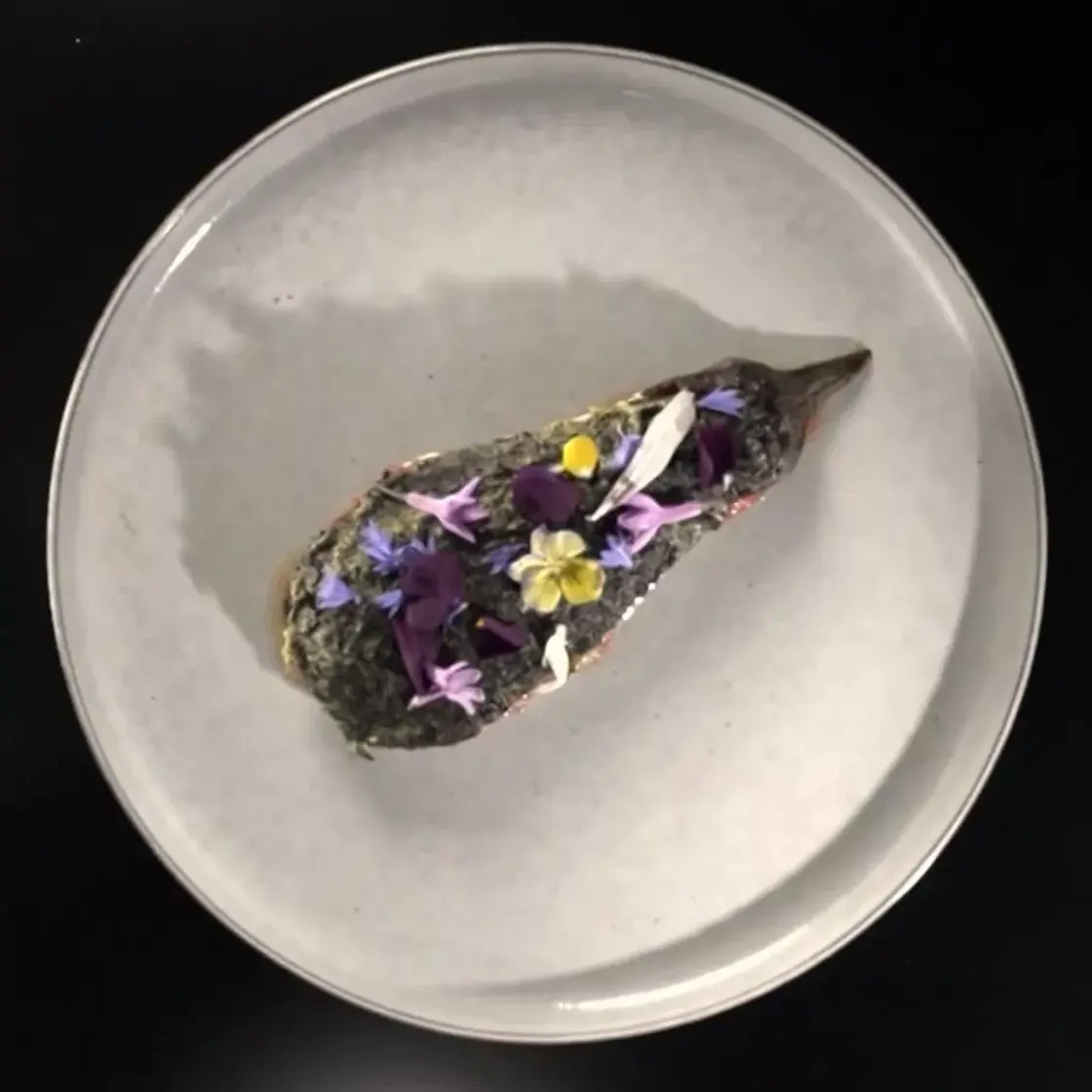 Aubergine fumée, chutney de fraises, pico de gallo au barbecue