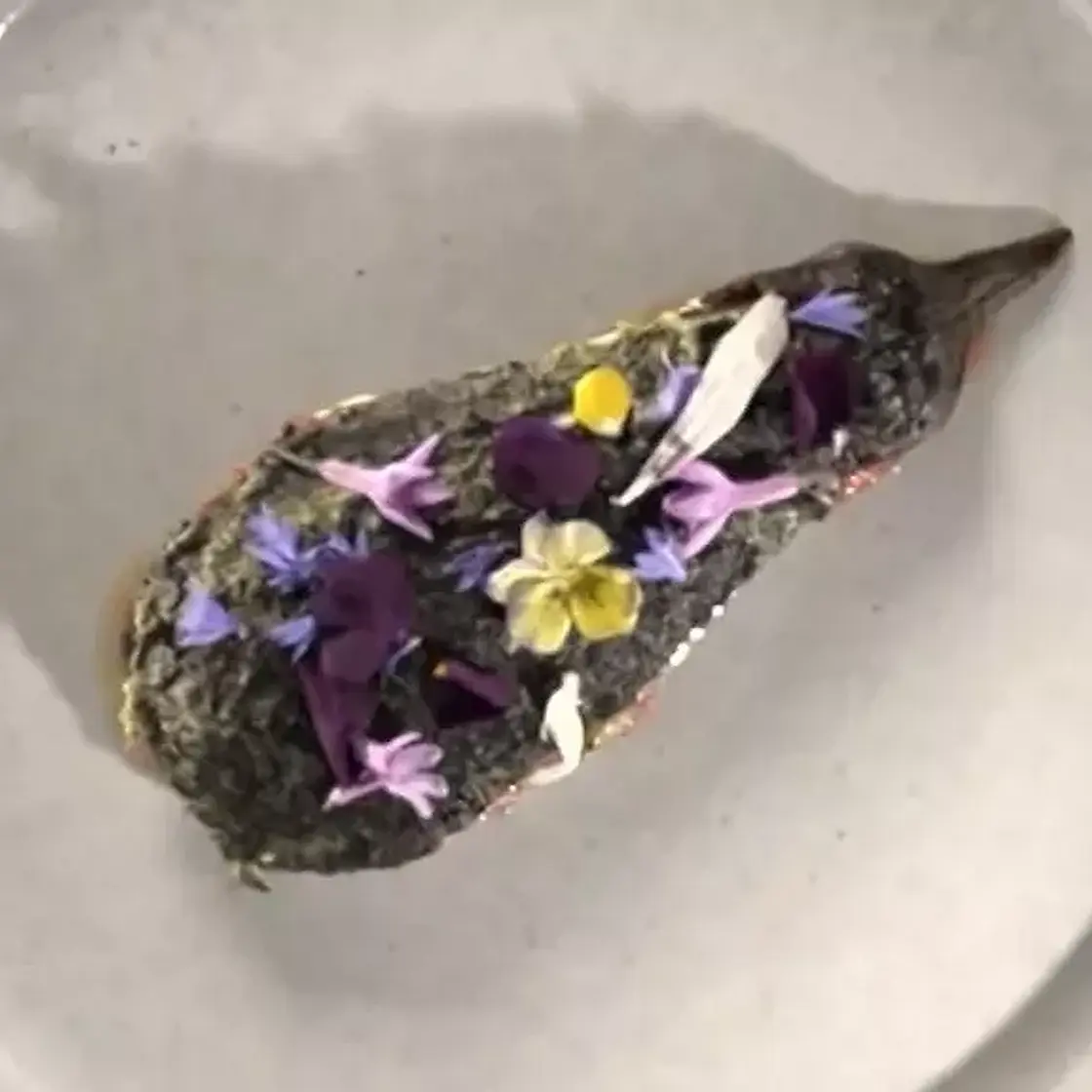 Aubergine fumée, chutney de fraises, pico de gallo au barbecue