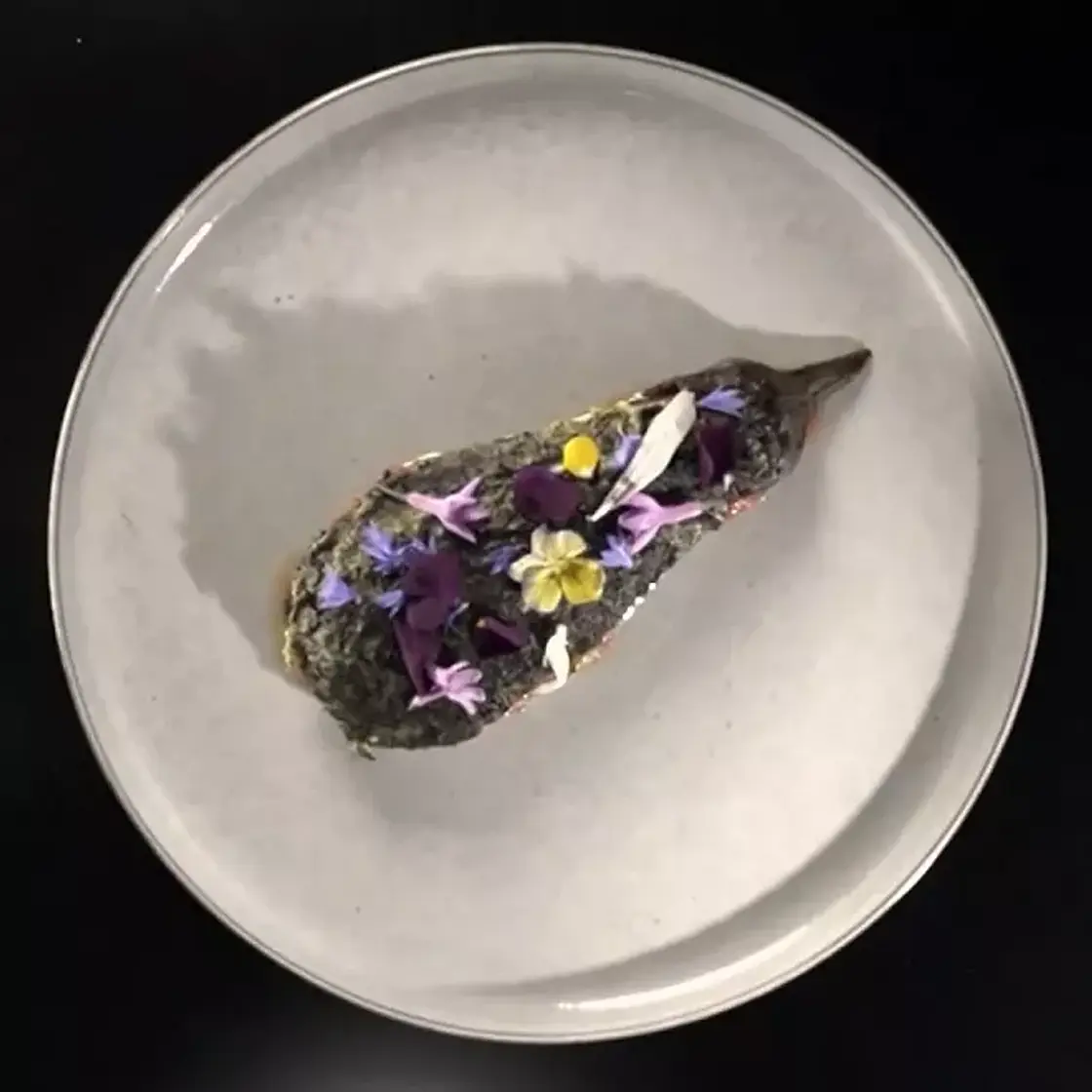 Aubergine fumée, chutney de fraises, pico de gallo au barbecue