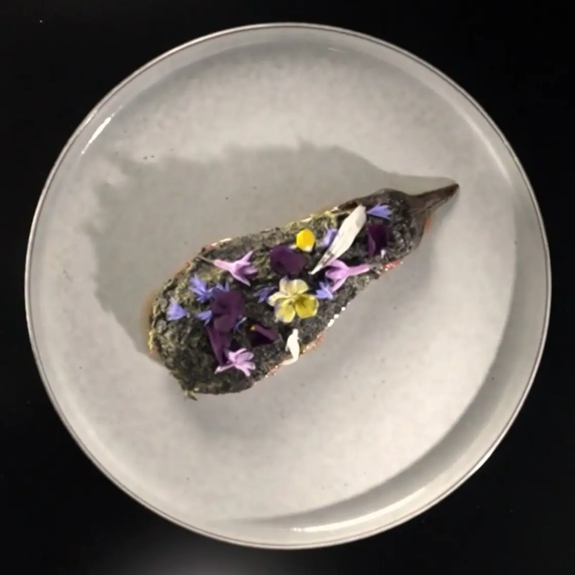 Aubergine fumée, chutney de fraises, pico de gallo au barbecue