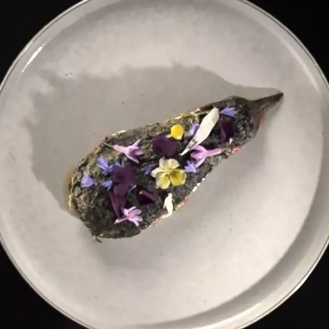 Aubergine fumée, chutney de fraises, pico de gallo au barbecue