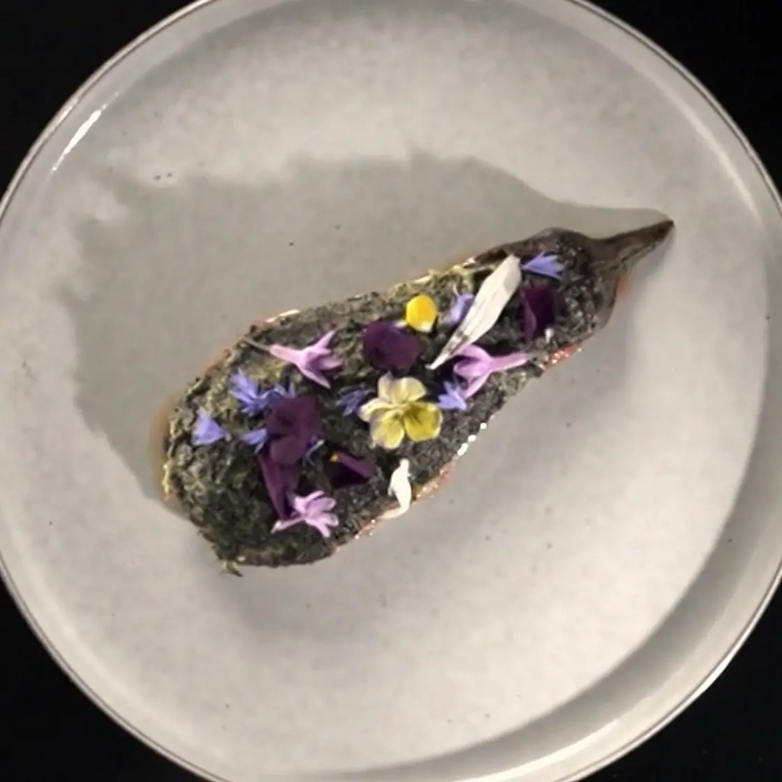 Aubergine fumée, chutney de fraises, pico de gallo au barbecue