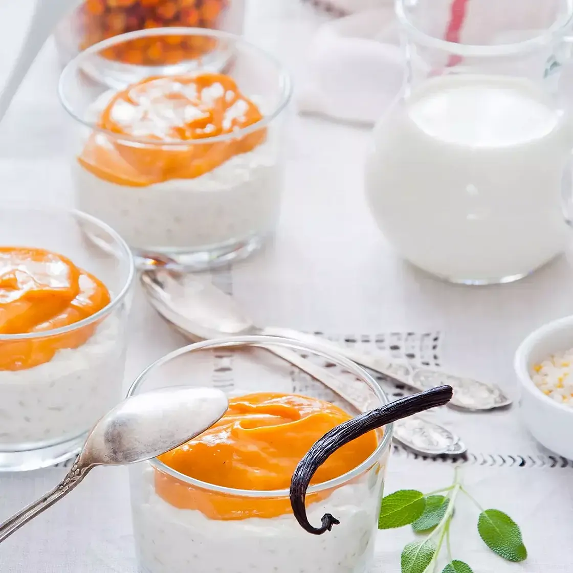 Verrine de mousse au chocolat blanc sous coulis d’oranges