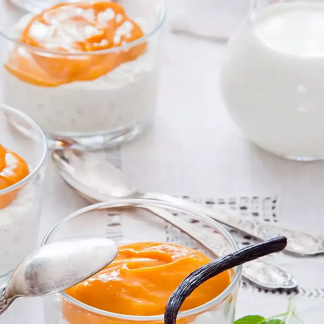 Verrine de mousse au chocolat blanc sous coulis d’oranges