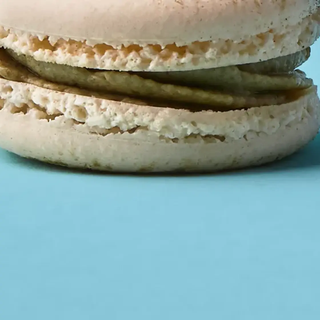 Macarons salés à la tapenade