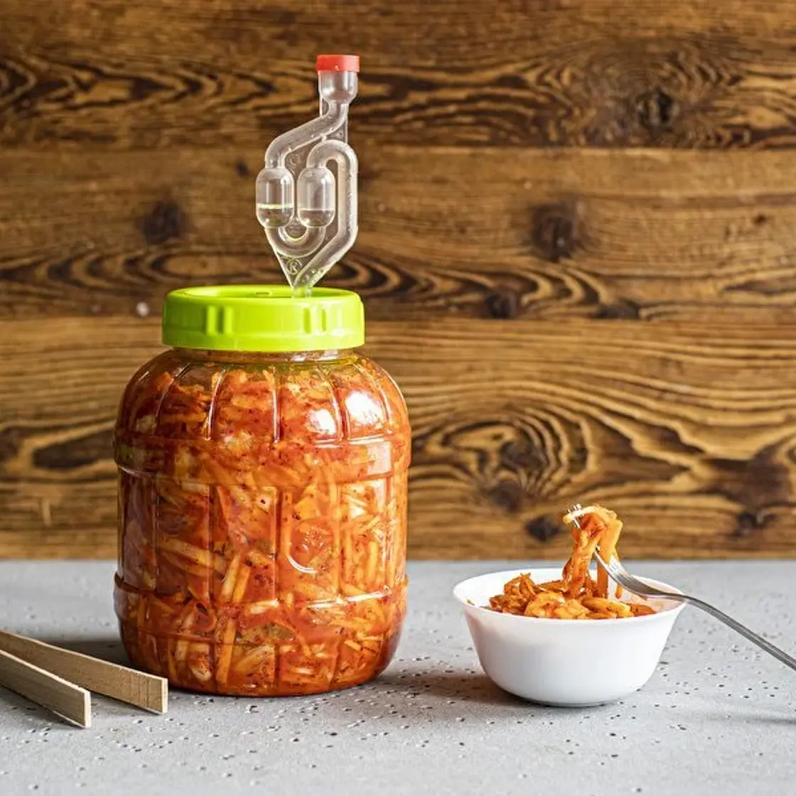 Spicy kimchi with apple