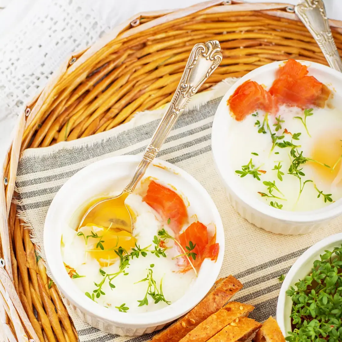 Œuf cocotte au saumon fumé et poireau