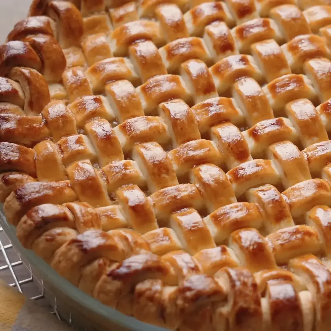 Step-by-Step Apple Pie Recipe that Looks Like an ART!