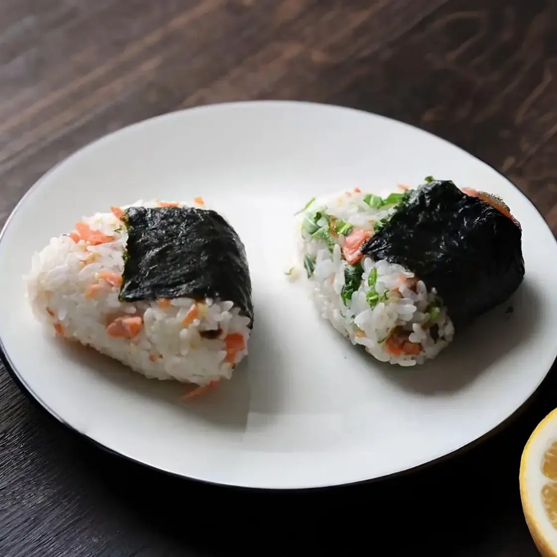 How To Make Salmon Rice Balls Or Salmon Onigiri