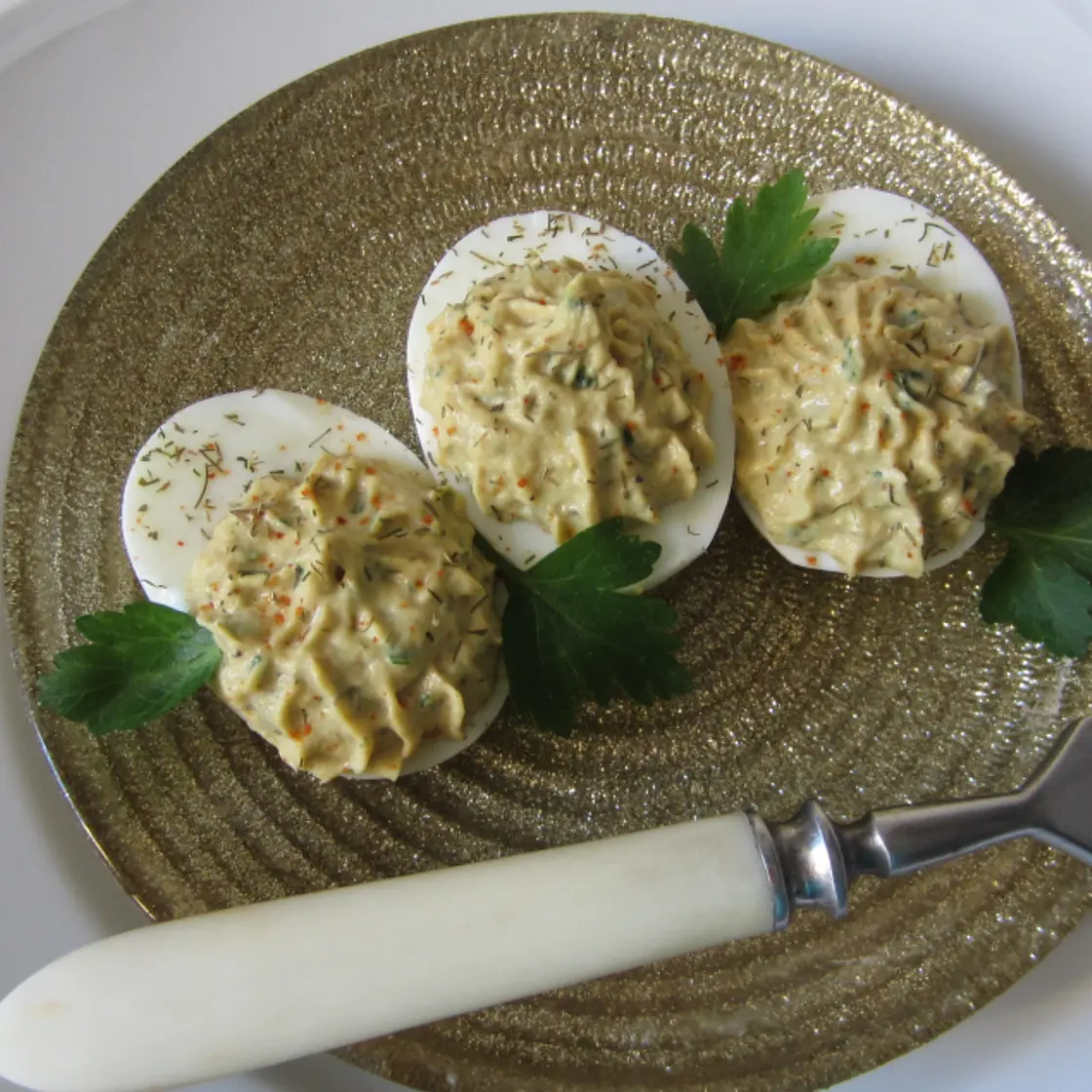 Uova ripiene di tonno