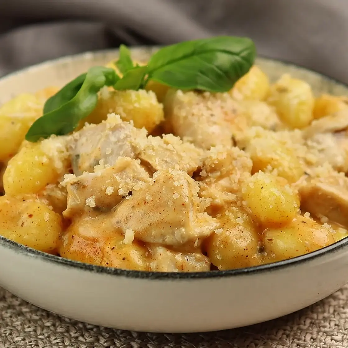 30-Minute Garlic Chicken Gnocchi Skillet (+Video)