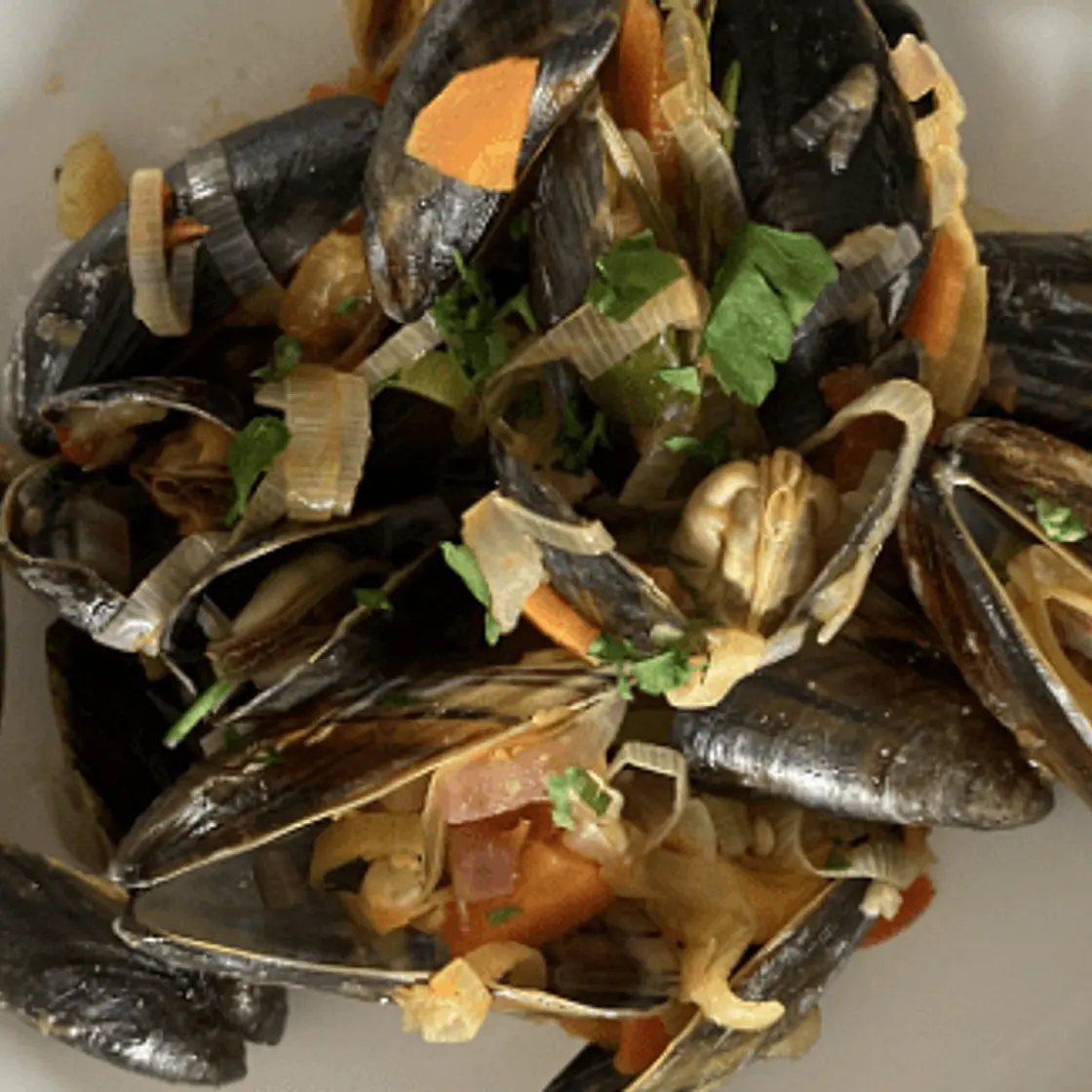 Miesmuscheln in Weißweinsoße