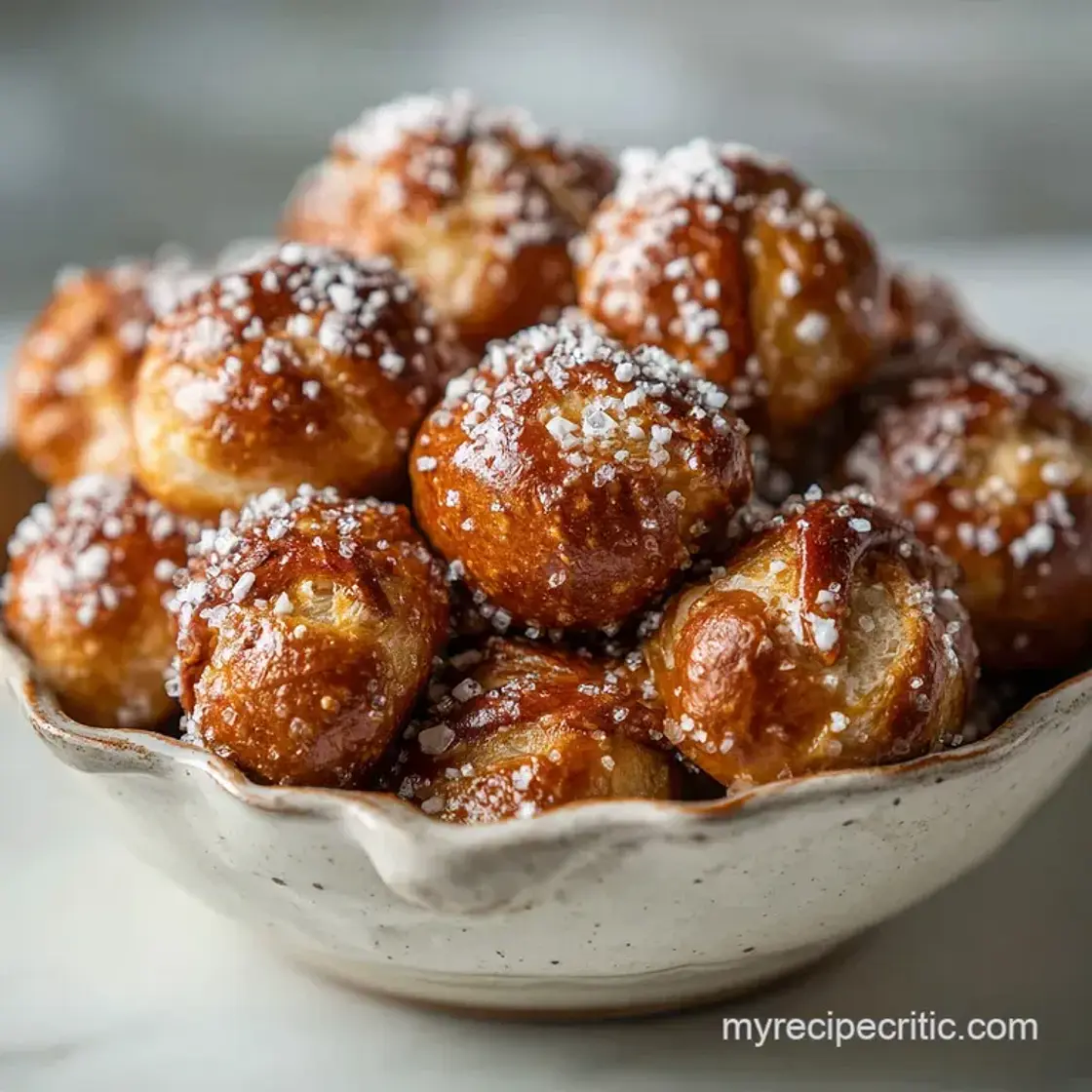 Christmas Pretzel Bites with Velvety Chocolate
