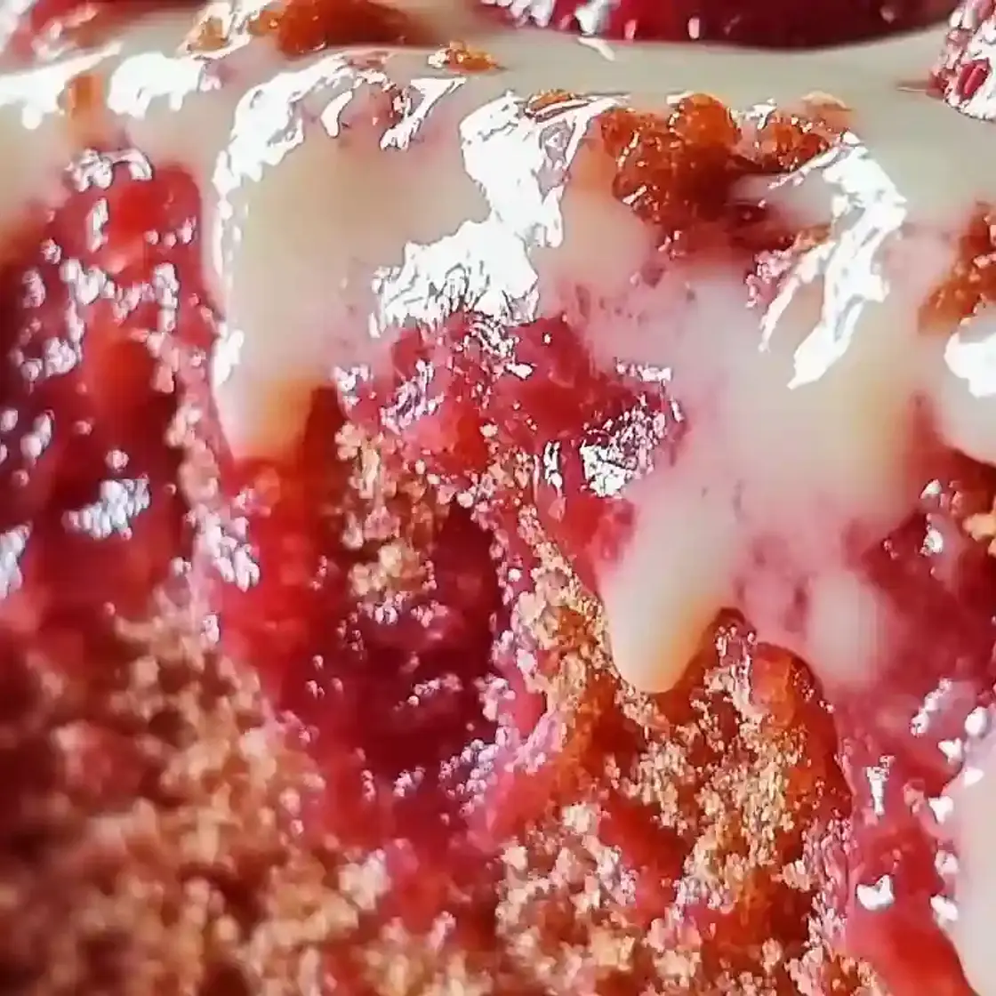 Strawberry Honeybun Cake Recipe