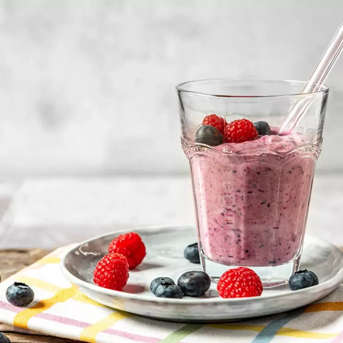 Beeren Smoothie mit Haferflocken