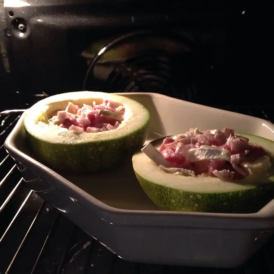Courgette farcie aux fromages et lardons