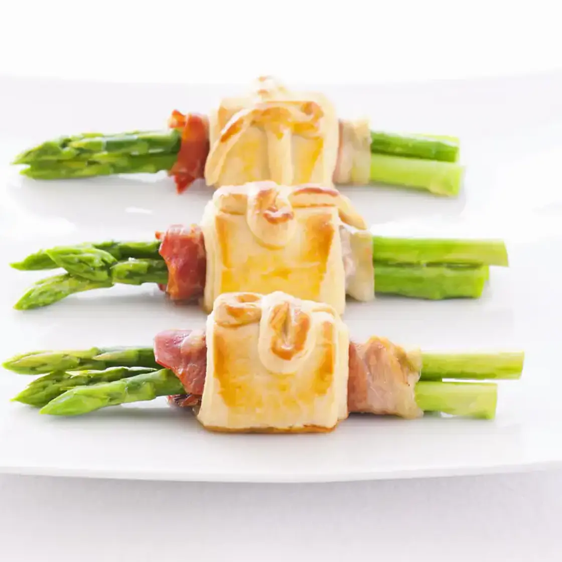 Bouchée d'asperges vertes au jambon cru