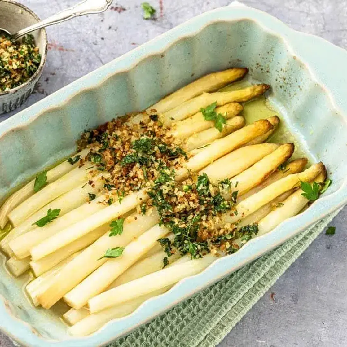 Spargel im Backofen mit Kräuter Panko Bröseln