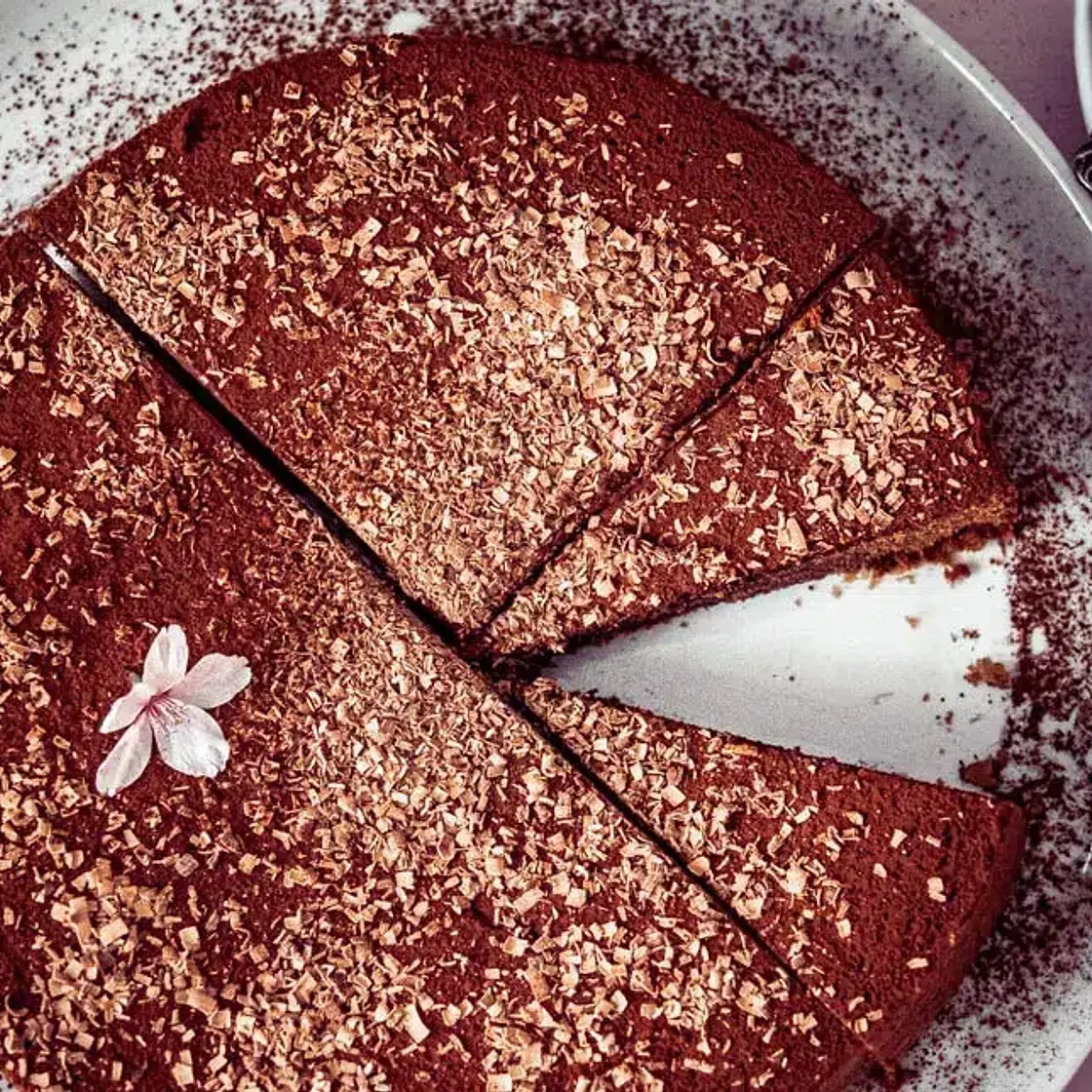 Einfache und saftige Schokotorte