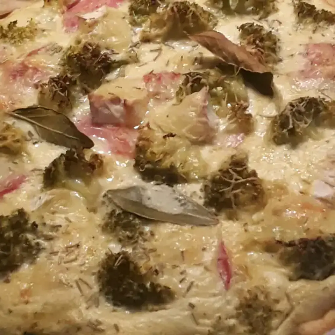 Quiche aux brocolis, chèvre et roquefort