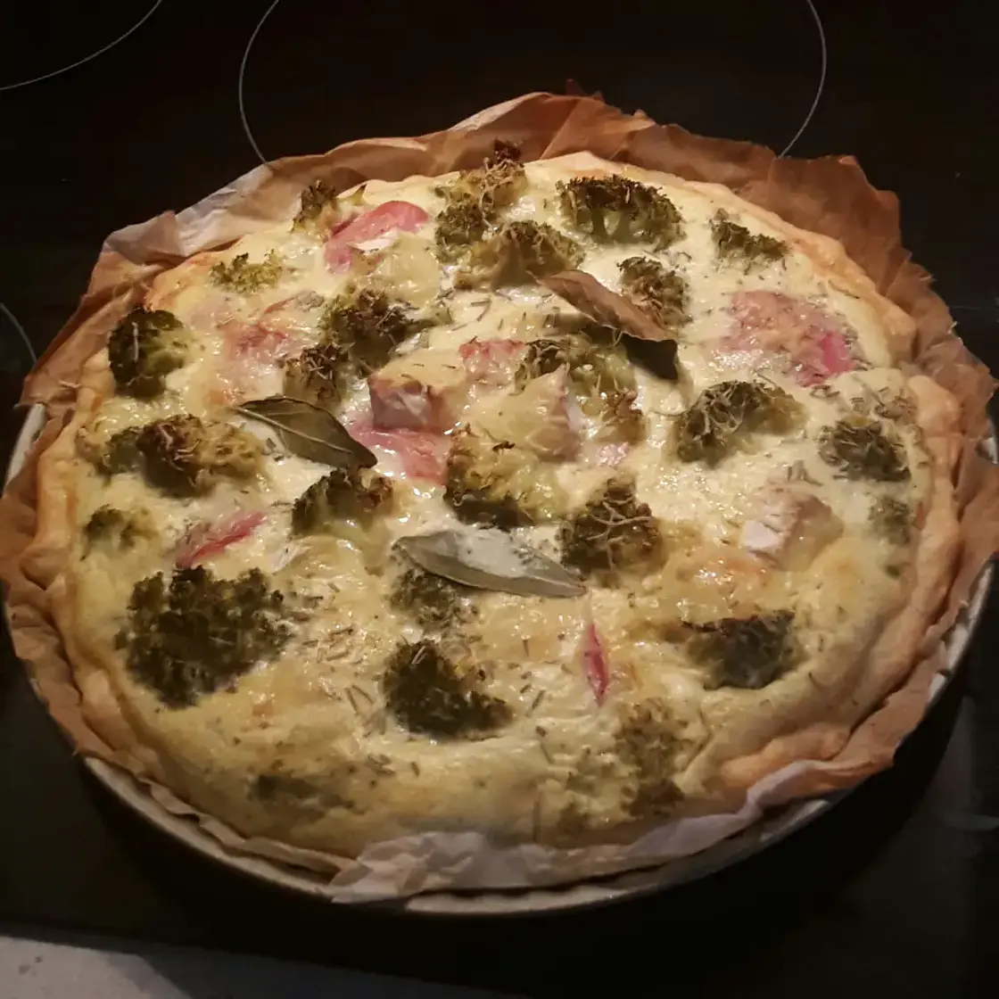 Quiche aux brocolis, chèvre et roquefort