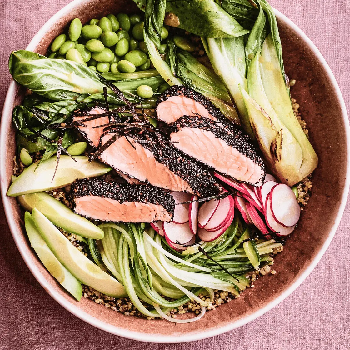 Quinoa-Lachs-Bowl (Lachs • Quinoa • Pak Choi)