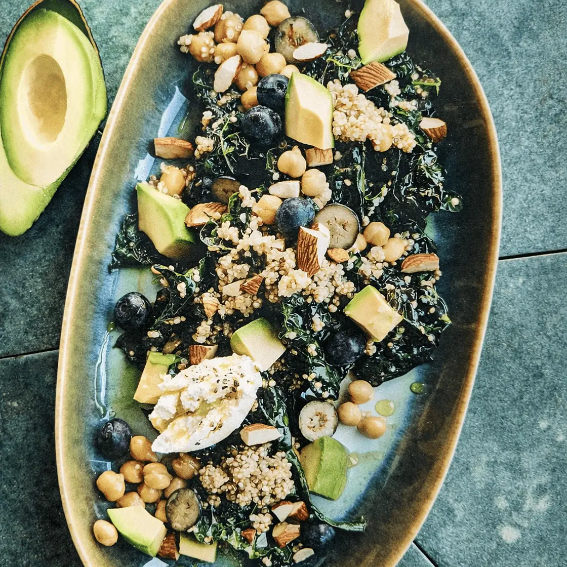 Proteinbombe mit Blaubeeren (Grünkohl • Quinoa • Kichererbsen)
